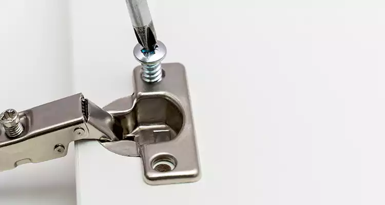 Screen Door Hinge Repair in Port St. Lucie, FL