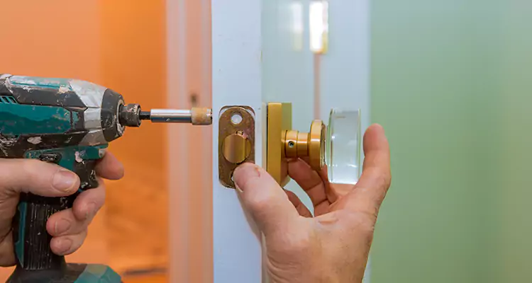 Broken Door Knob Fix in Port St. Lucie, FL